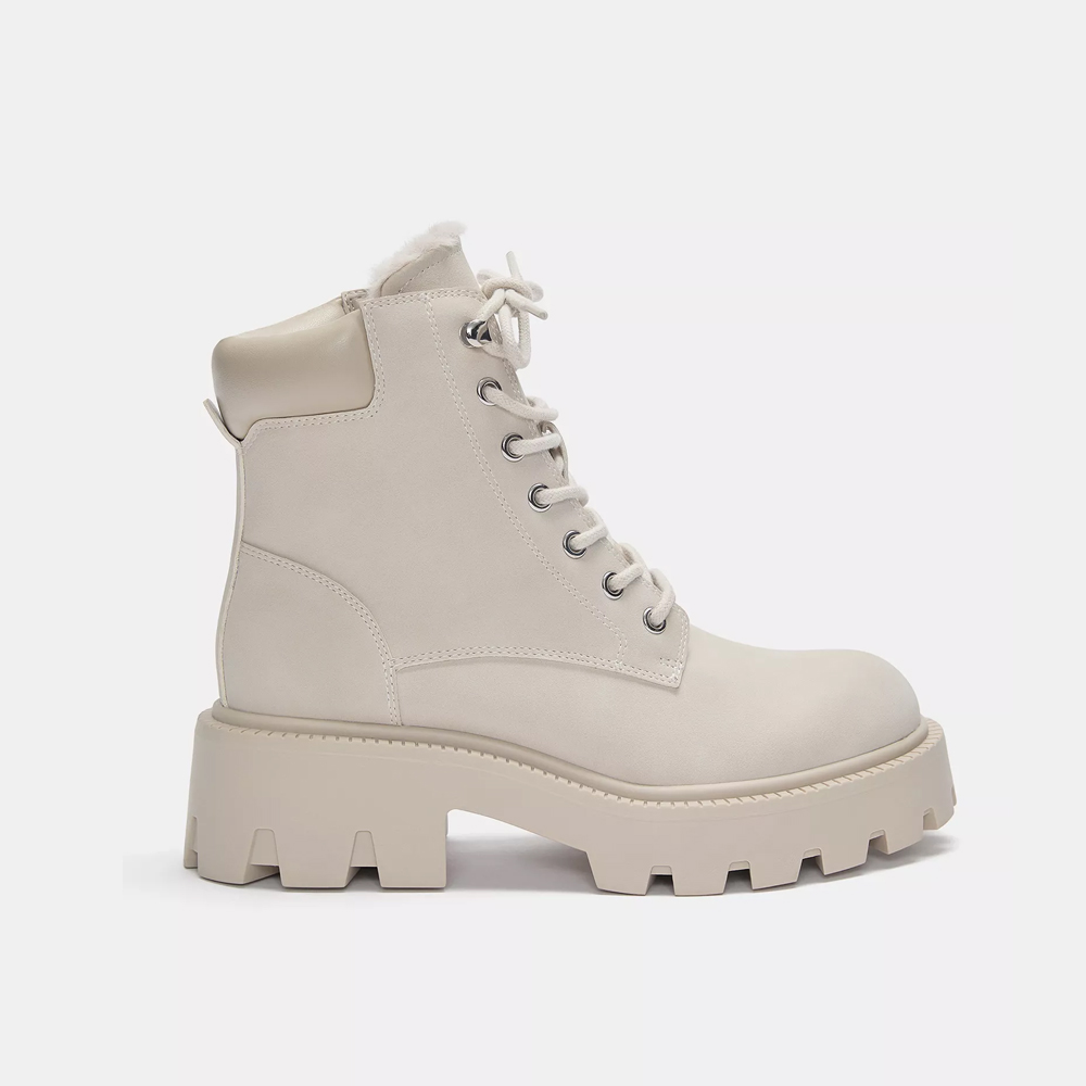 Lace-up lined ankle boots